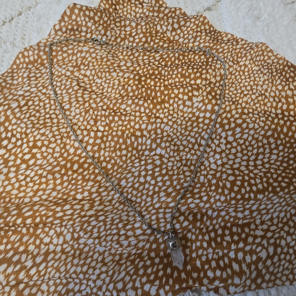 Quarts tip.selver pendent with Cresent moon detail and silver chain. - Picture 3 of 7